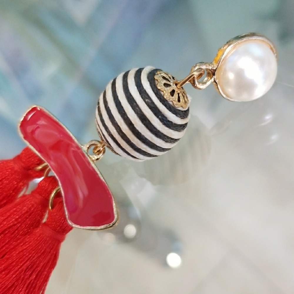 SOLD OUT - GIFT W/PURCHASE Tassel Earrings - Picture 4 of 5